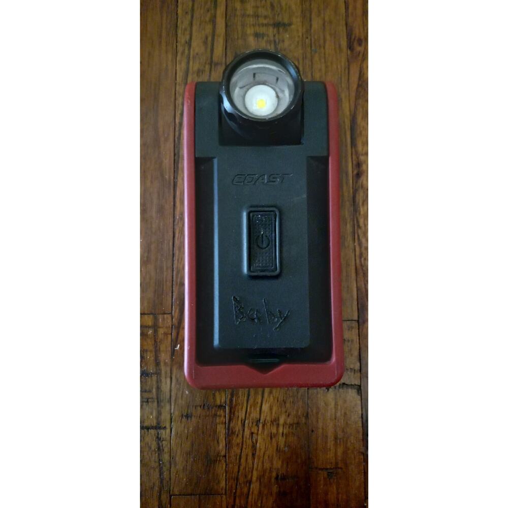 Coast PM200 Magnetic Focusing Work Light 500 Lumens 360-Degree Arc Sleek Frame